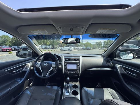 Used 2014 Nissan Altima 2.5 SL w/ Technology Package FWD image 19