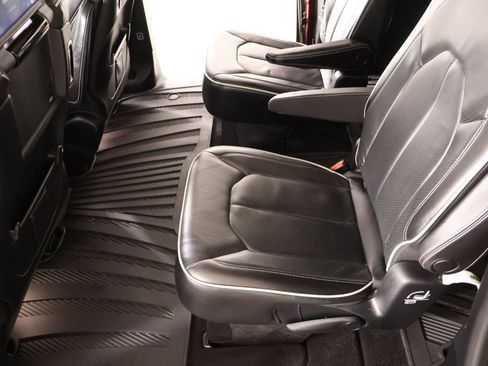 Used 2018 Chrysler Pacifica Limited w/ Advanced Safetytec Group image 14