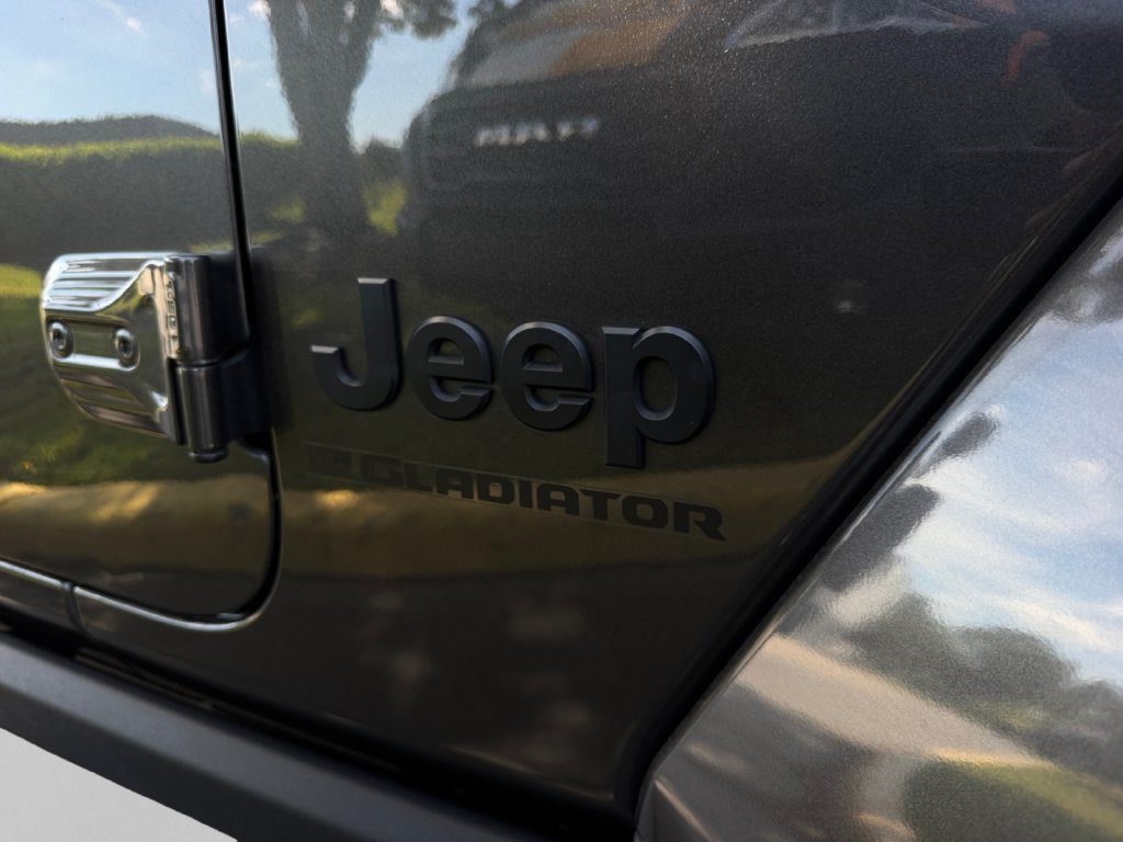 Used 2024 Jeep Gladiator Sport AWD/4WD image 29