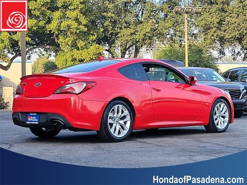 Used 2016 Hyundai Genesis 3.8 image 2
