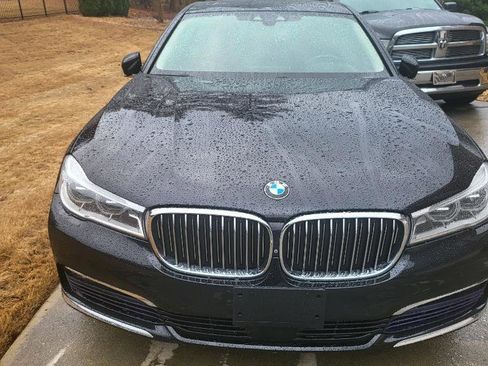 Used 2017 BMW 750i xDrive image 2