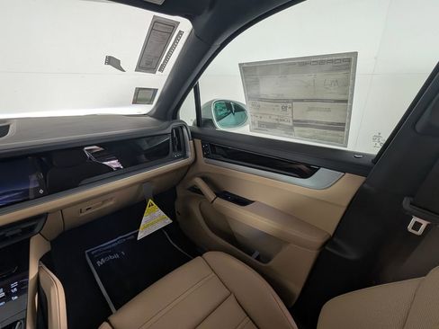 New 2026 Porsche Cayenne image 23