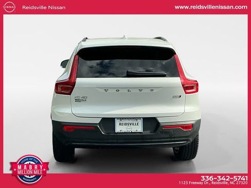 Used 2025 Volvo XC40 B5 Plus AWD/4WD image 5