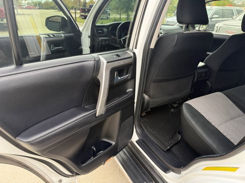 Used 2018 Toyota 4Runner SR5 Premium image 12