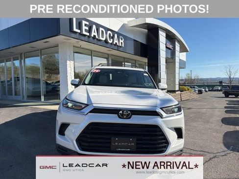 Used 2024 Toyota Grand Highlander AWD image 8