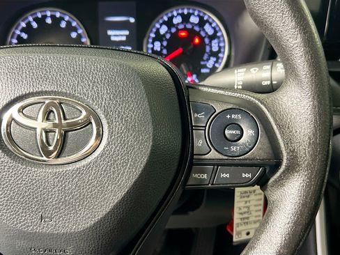 Used 2022 Toyota RAV4 LE FWD image 18