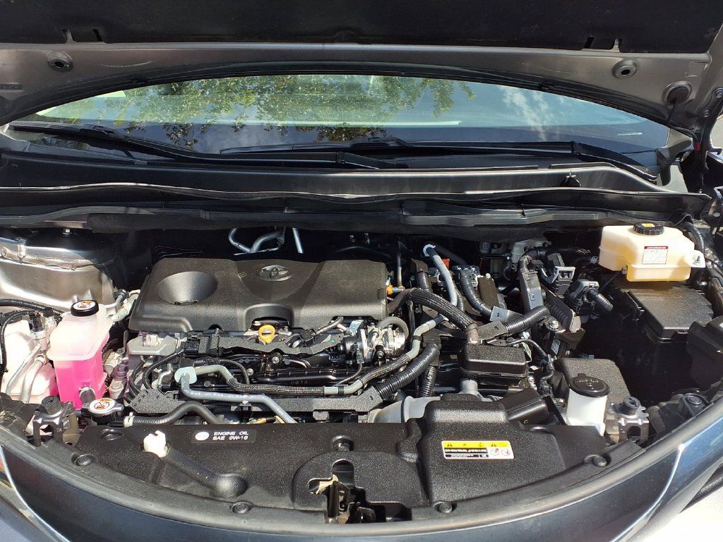 Certified 2024 Toyota Sienna XLE FWD image 3