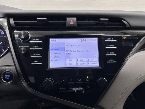 Used 2019 Toyota Camry LE image 23