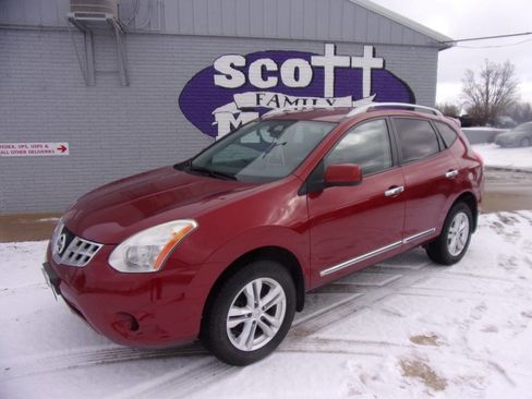 Used 2013 Nissan Rogue SV image 1