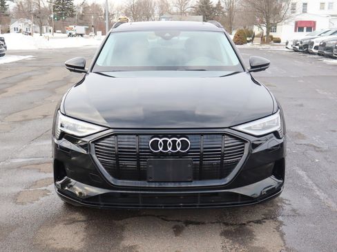 Used 2021 Audi e-tron Premium w/ Convenience Plus Package image 2