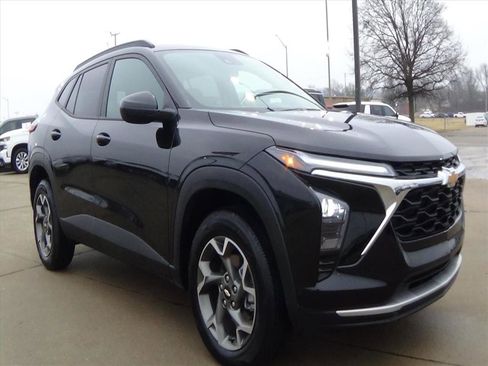 Used 2025 Chevrolet Trax LT image 4