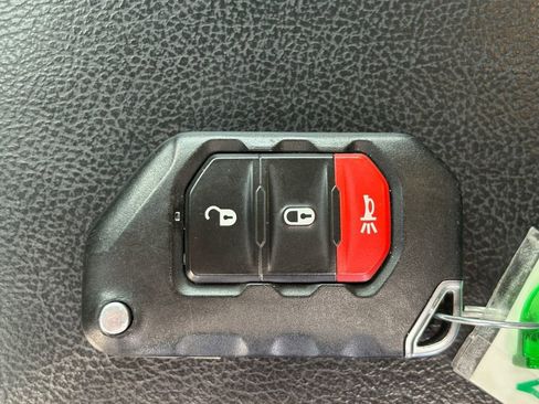 Used 2022 Jeep Wrangler Unlimited Sahara image 31