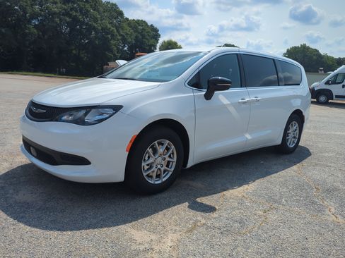 New 2027 Chrysler Pacifica LX FWD image 6