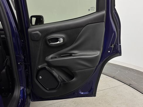 Used 2018 Jeep Renegade Altitude w/ Safety & Security Group FWD image 29