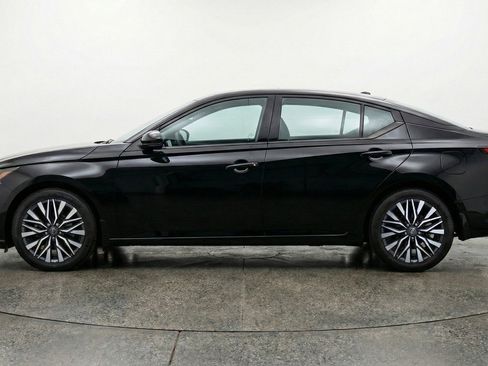 Used 2025 Nissan Altima 2.5 SV image 5