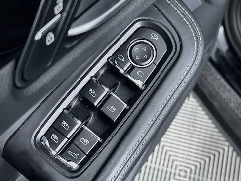 Certified 2024 Porsche Macan S AWD/4WD image 20