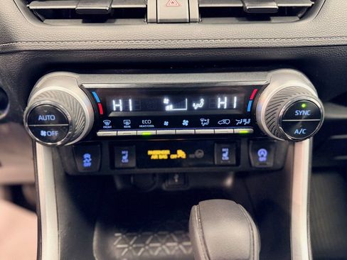 Used 2022 Toyota RAV4 XLE w/ Convenience Package image 17