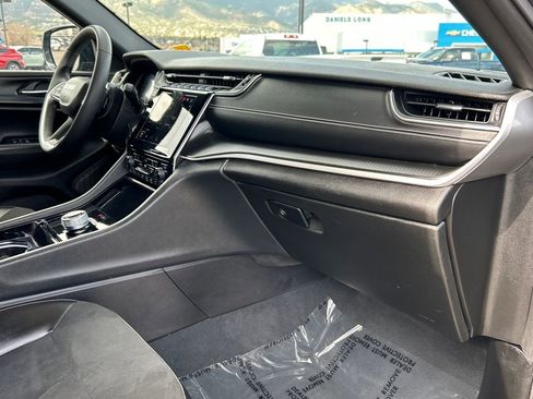 Used 2023 Jeep Grand Cherokee Altitude image 8