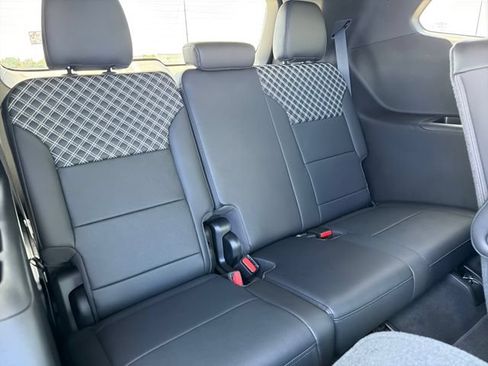 New 2026 GMC Acadia Denali w/ Super Cruise Package AWD/4WD image 23