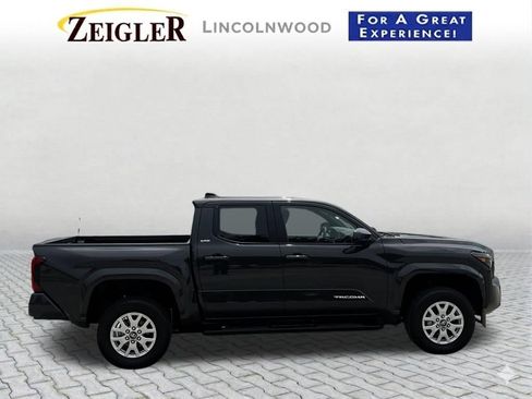 Used 2025 Toyota Tacoma SR5 AWD/4WD image 7