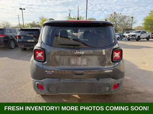 Used 2022 Jeep Renegade Latitude AWD/4WD image 5
