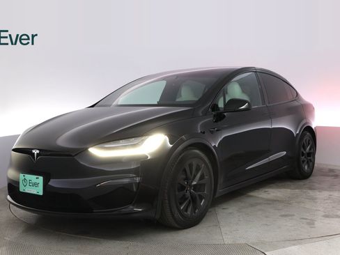 Used 2023 Tesla Model X image 2