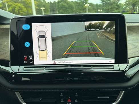 New 2025 Volkswagen Atlas SE image 18