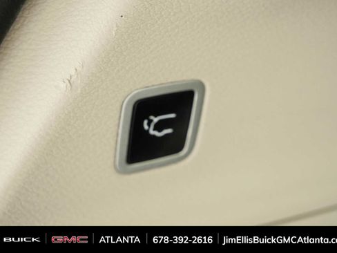 Used 2024 Chrysler Pacifica Touring-L FWD image 32