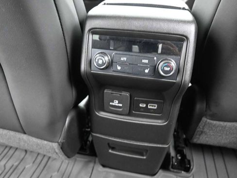 Used 2021 GMC Acadia Denali w/ Denali Technology Package AWD/4WD image 14