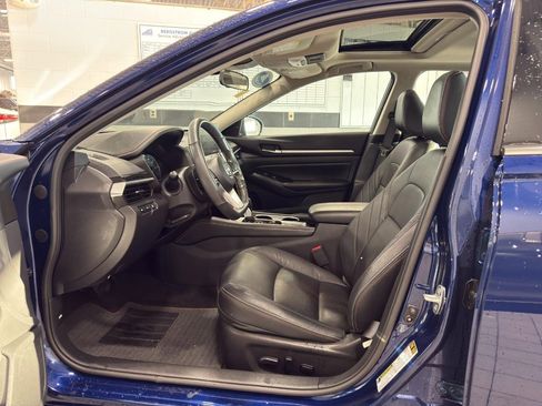 Used 2024 Nissan Altima 2.5 SR w/ SR Premium Package image 10