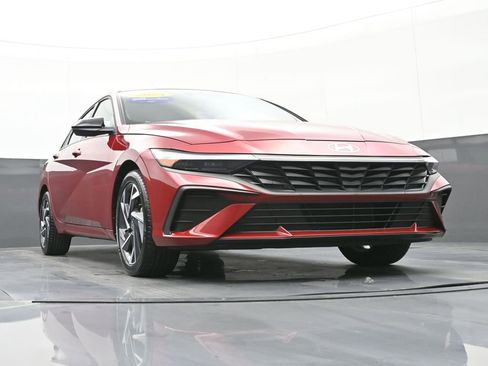 Certified 2025 Hyundai Elantra Sport image 48