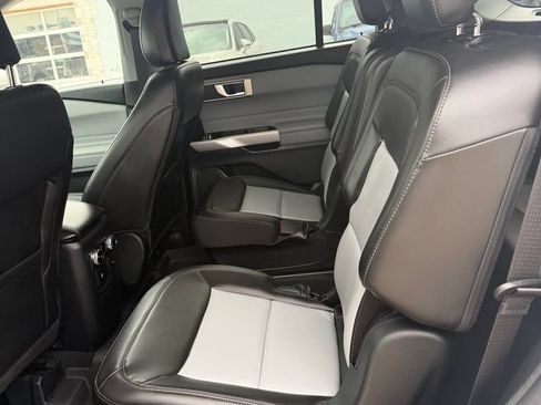 Used 2024 Ford Explorer XLT w/ Equipment Group 202A AWD/4WD image 17
