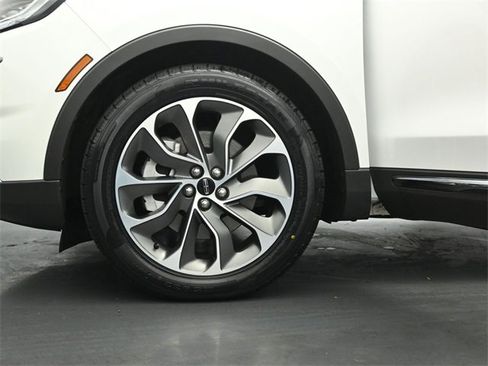 Certified 2023 Lincoln Nautilus Reserve w/ Luxury Package image 35