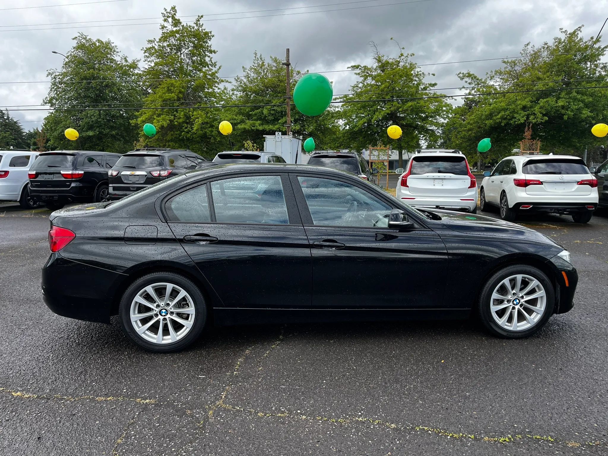 Used 2017 BMW 320i Sedan RWD image 2