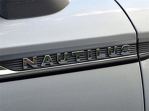 Used 2022 Lincoln Nautilus Reserve image 31