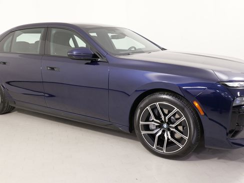 Used 2023 BMW 760i xDrive w/ Executive Package image 8