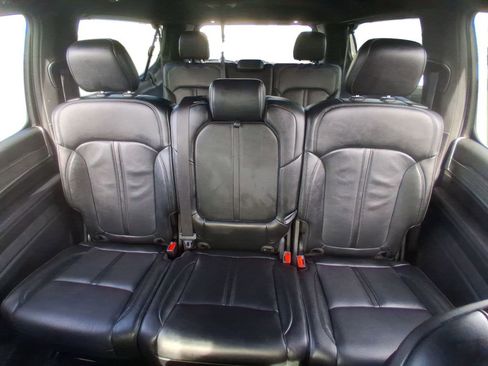 Used 2024 Jeep Wagoneer L Series II w/ Flexible Seating Group image 12