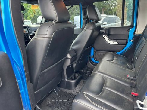 Used 2014 Jeep Wrangler Unlimited Sahara AWD/4WD image 12