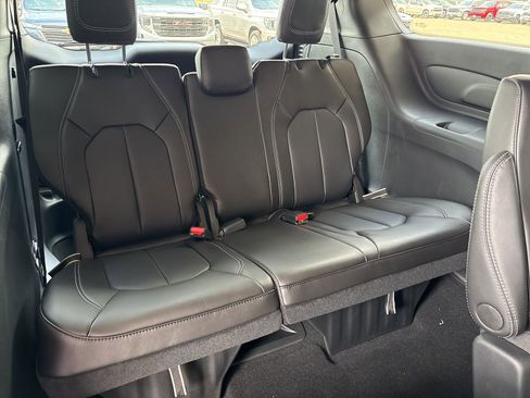 New 2026 Chrysler Pacifica Select FWD image 19