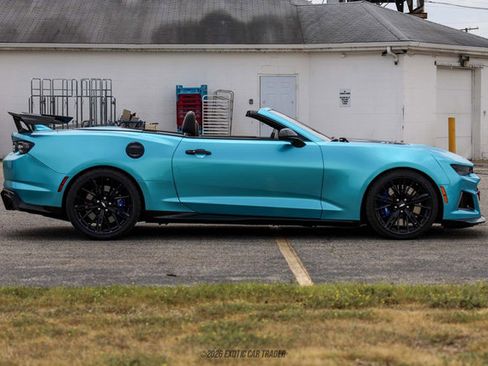 Used 2019 Chevrolet Camaro ZL1 RWD image 9