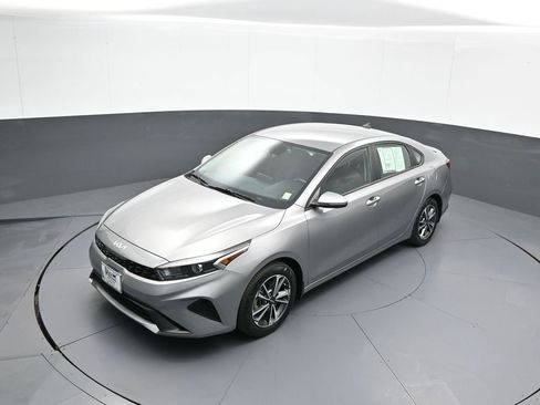 Certified 2023 Kia Forte LXS w/ LXS Technology Package FWD image 32