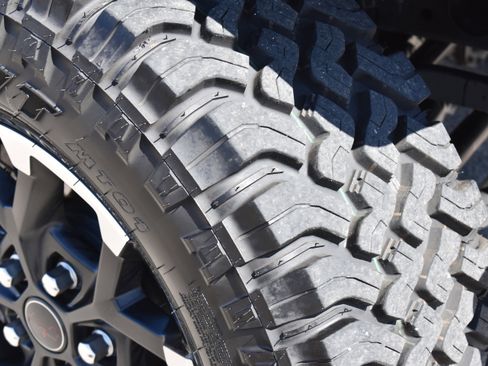 Used 2025 Jeep Gladiator Rubicon w/ Technology Group image 11