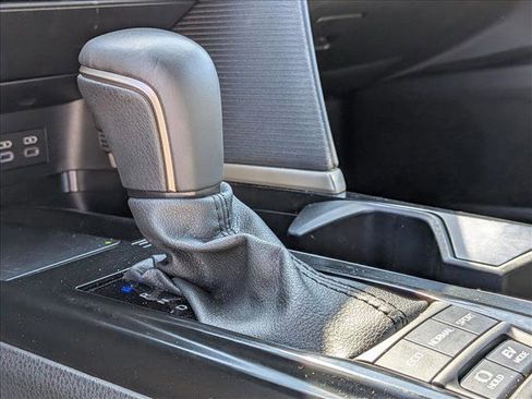 Used 2025 Toyota Camry SE image 13