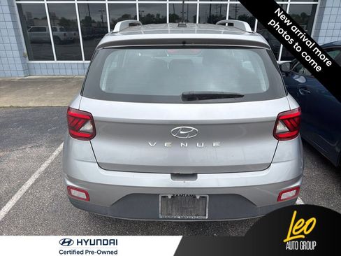 Used 2023 Hyundai Venue SEL FWD image 7