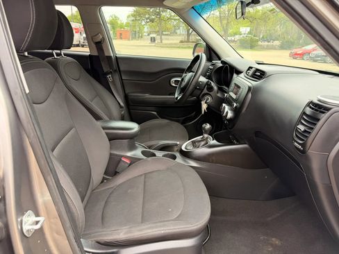 Used 2015 Kia Soul FWD image 19