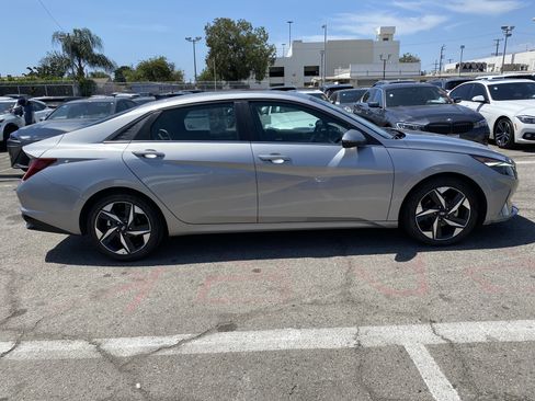 Used 2022 Hyundai Elantra SEL w/ Convenience + Premium Package FWD image 8