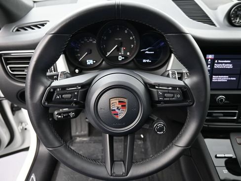 Certified 2026 Porsche Macan AWD/4WD image 12