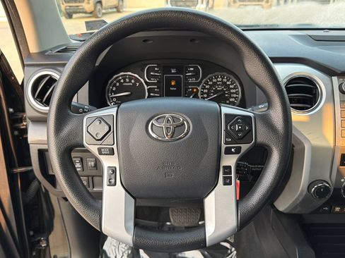 Used 2020 Toyota Tundra SR5 w/ SR5 Convenience Package AWD/4WD image 24