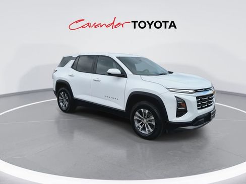 Used 2025 Chevrolet Equinox LT AWD/4WD image 2