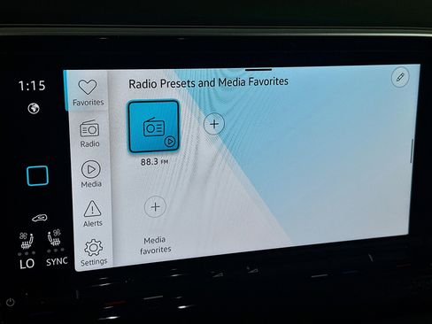 Used 2025 Volkswagen Atlas Cross Sport SE image 19